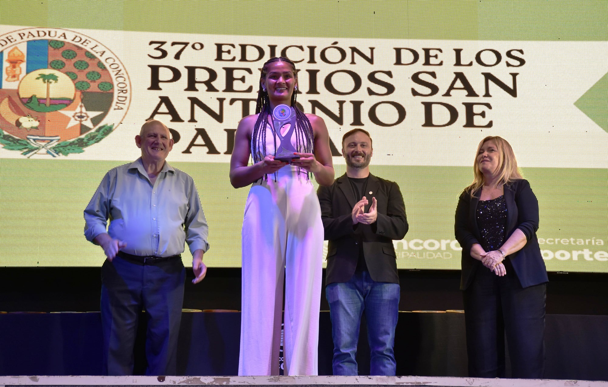 Reconocimiento a los deportistas destacados del año en las diferentes disciplinas.