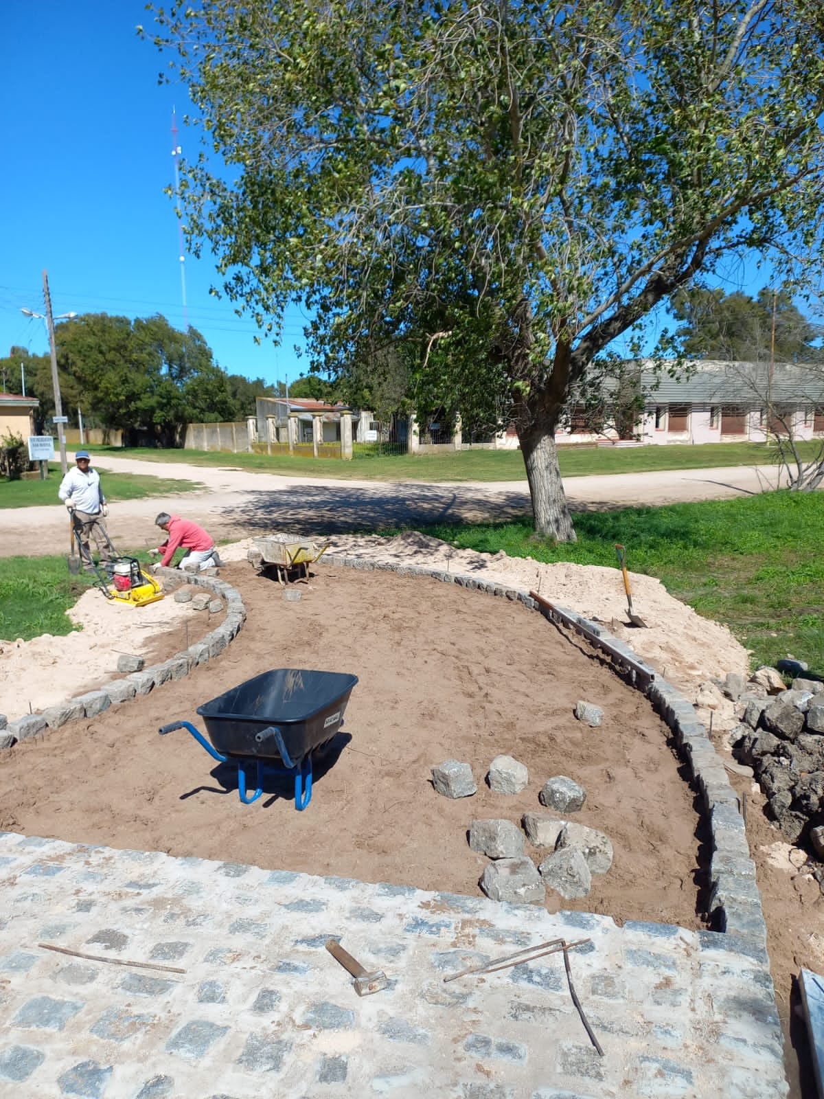 Servicios Públicos de Tres Arroyos trabajó en el nivelado de calles