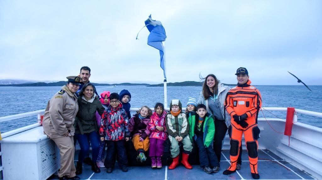 Alumnos disfrutaron de navegar junto con Prefectura por el Canal Beagle