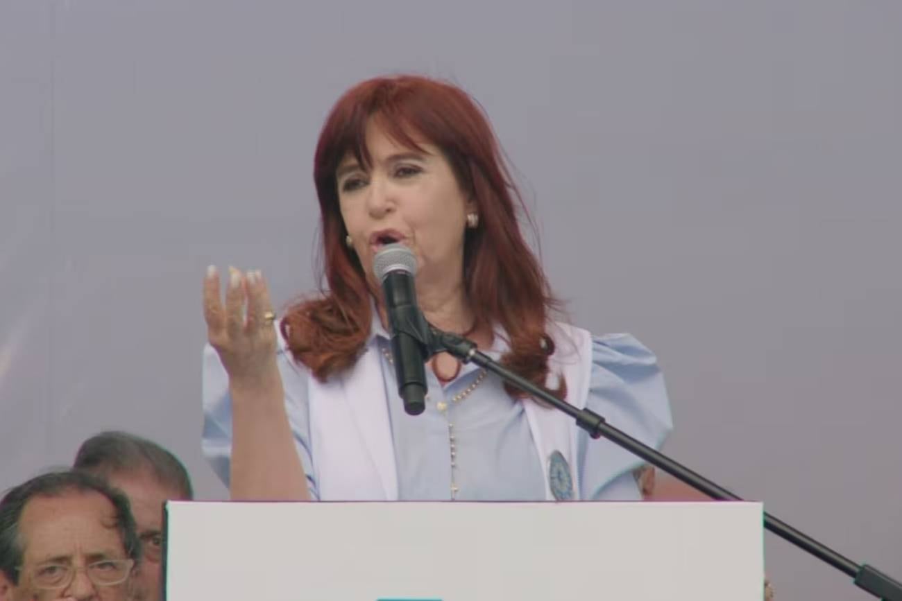 Cristina Kirchner encabezó un acto en Rosario: “Milei, ya que sos tan guapo, desregulá los medicamentos”