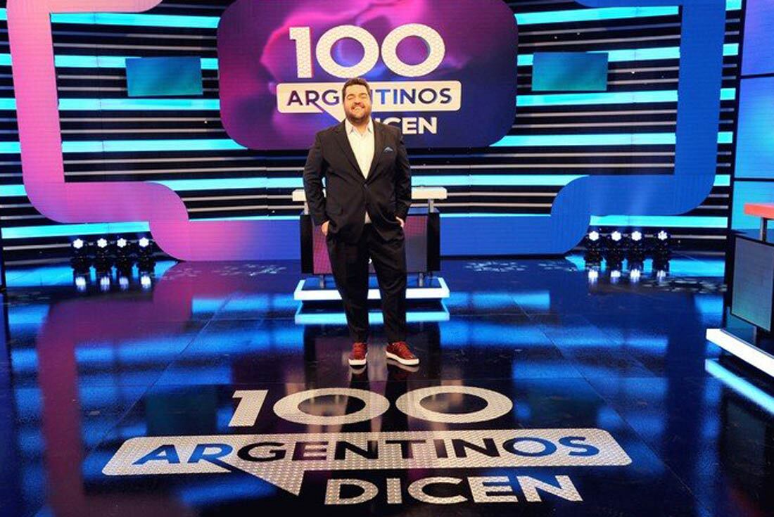 Darío Barassi conduce el programa 100  Argentinos Dicen (Gentileza Clarín)