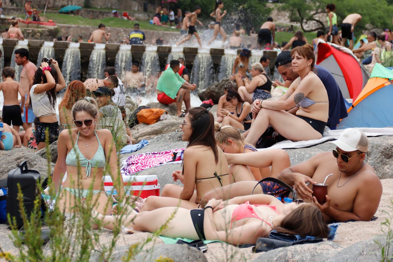 El balneario El Fantasio de Carlos Paz se colmó de gente. (La Voz)