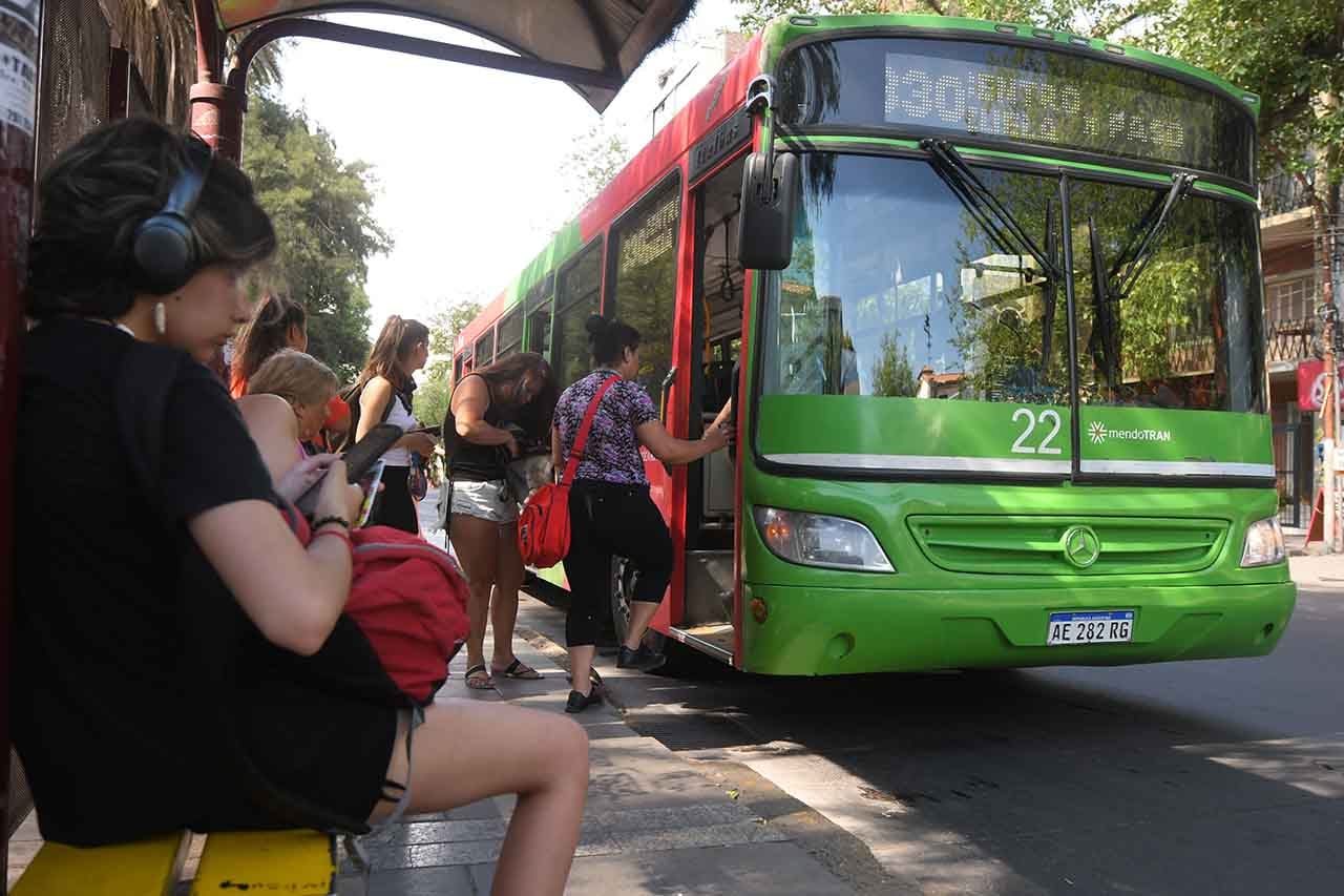 Las tarifas de transporte público aumentarán todos los meses según la inflación.