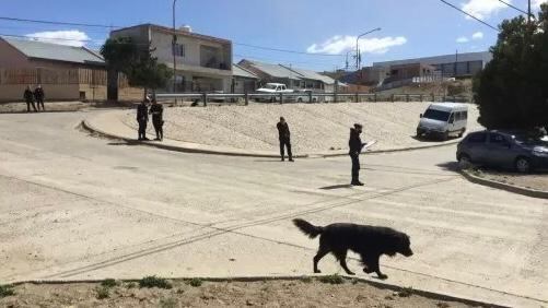 Aun se desconoce si la niña murió en el lugar o en el hospital. La policía de la provincia realizó peritajes y entrevistó a testigos.