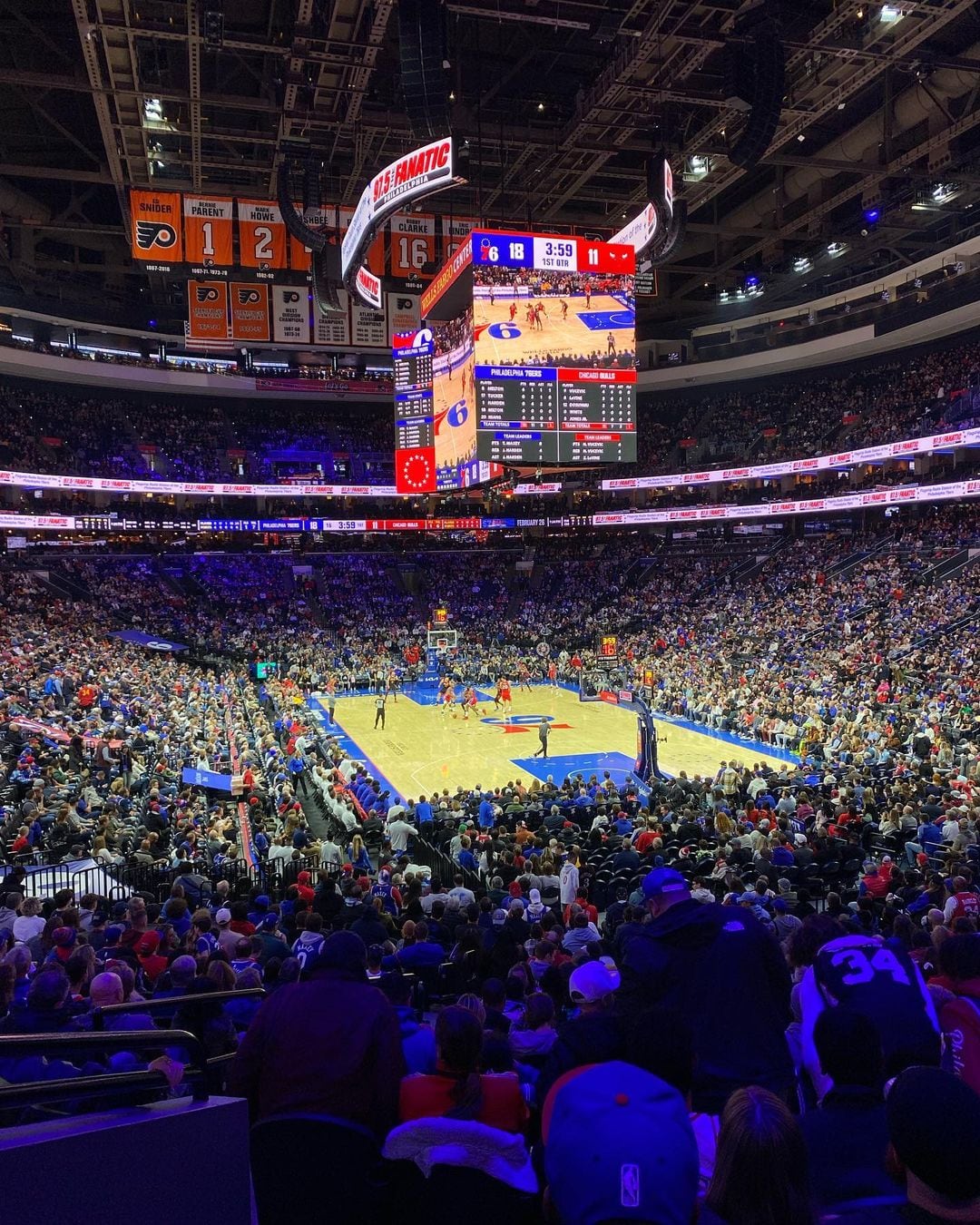 Mientras Lucas sueña con jugar en la NBA, la vive de cerca.