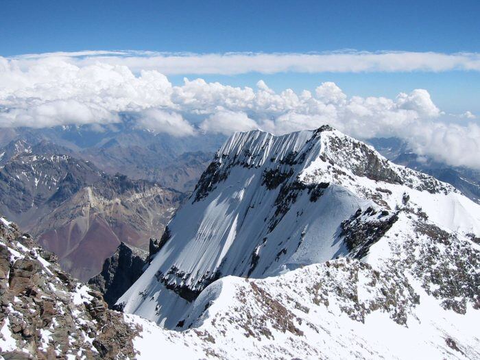 La vista desde la cima del Aconcagua te permite apreciar su belleza natural.