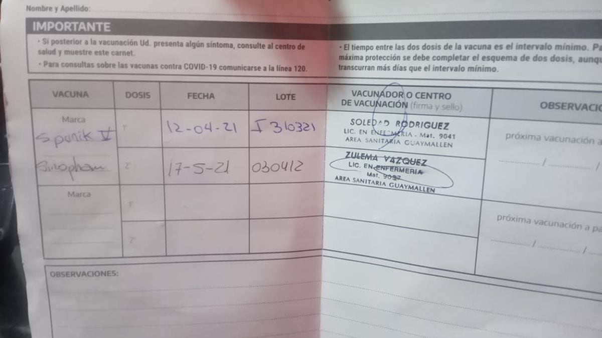 El carnet de vacunación que muestra que la mendocina fue inoculada con distintas dosis.