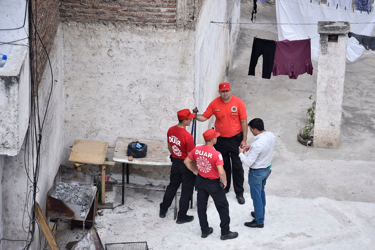 Nuevo rastrillaje en la zona de los silos del ex Molino Minetti, buscando a Anahí Bulnes, la docente desaparecida hace casi un mes. (José Gabriel Hernández / La Voz)