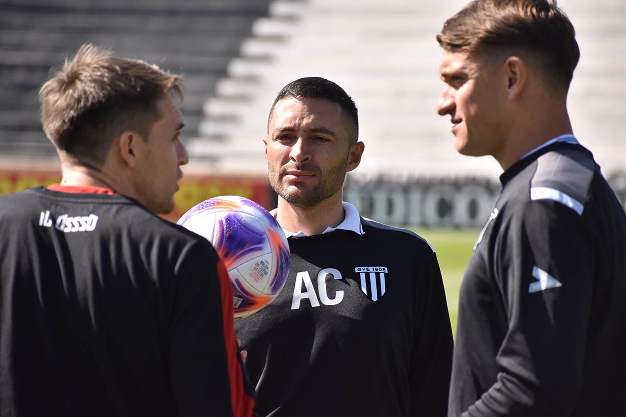 Joaquín Sastre, nuevo director téncio del plantel de fútbol del club Gimnasia y Esgrima de Mendoza que compite en la Primera Nacional