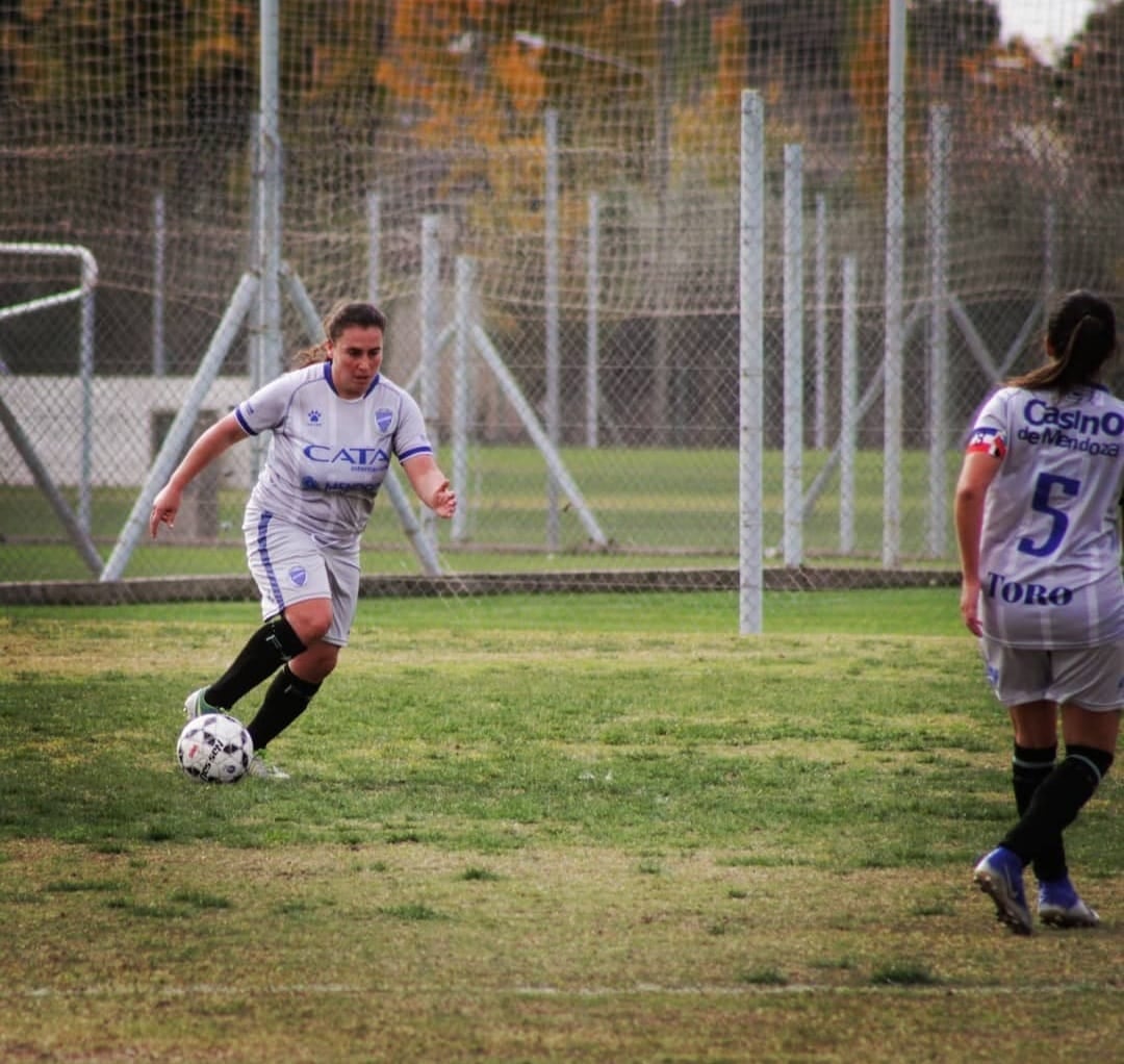 Florencia Ogara, la futbolista mendocina que va a jugar a Italia.