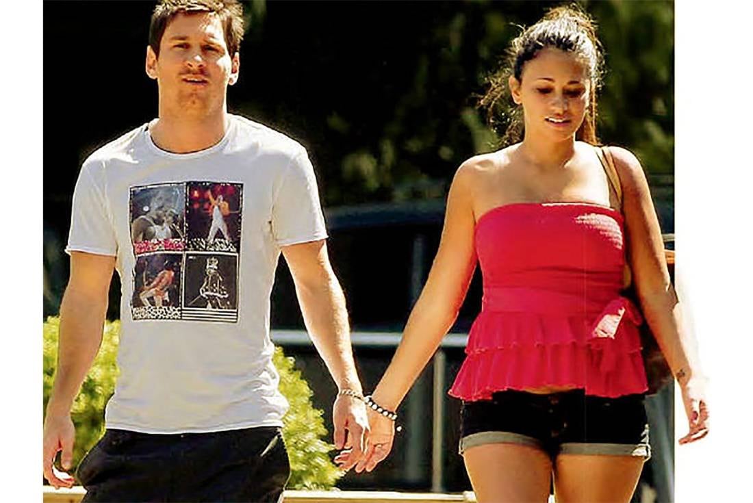 Oficialmente de novios Leo Messi y Antonela Rocuzzo sorprendidos por los paparazzis