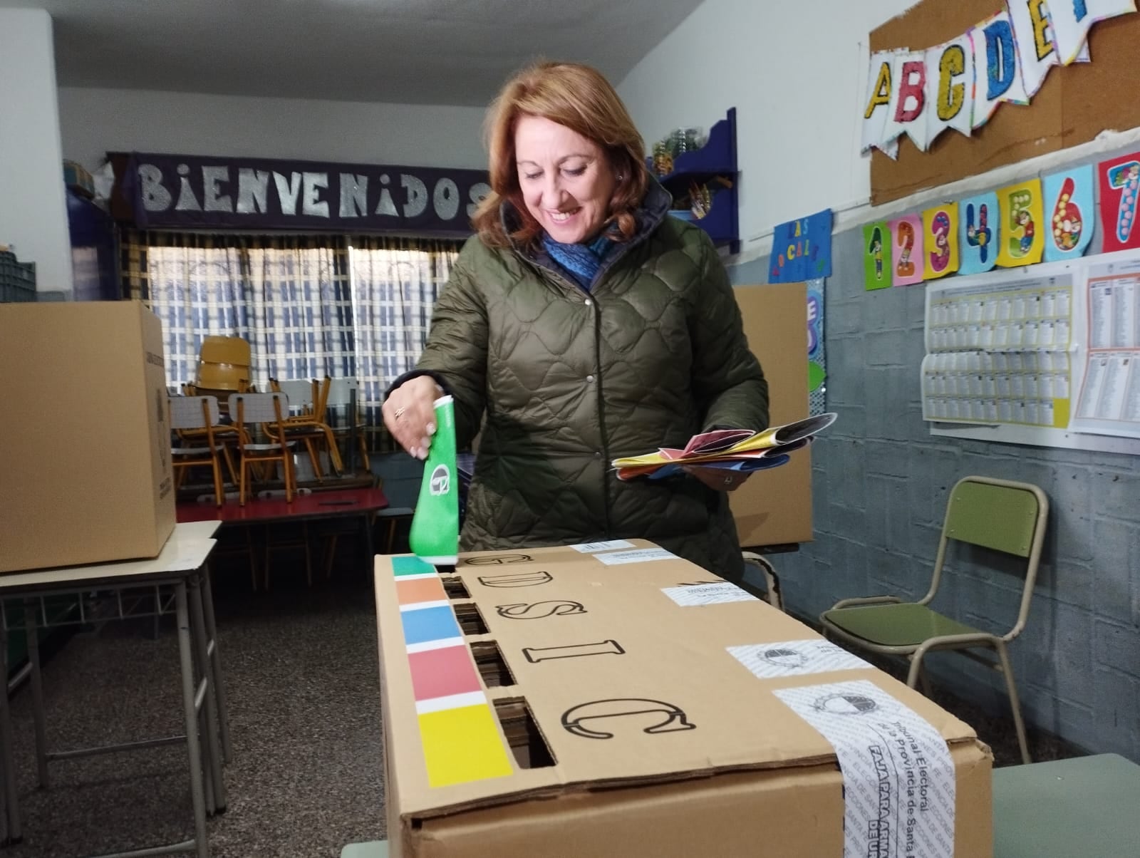 Mónica Fein votando en las elecciones PASO de Santa Fe.