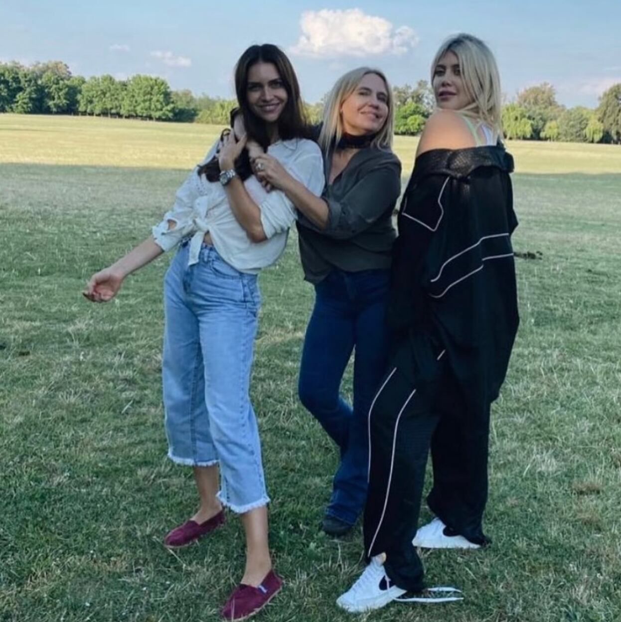 Nora Colosimo junto a sus hijas, Wanda y Zaira Nara.