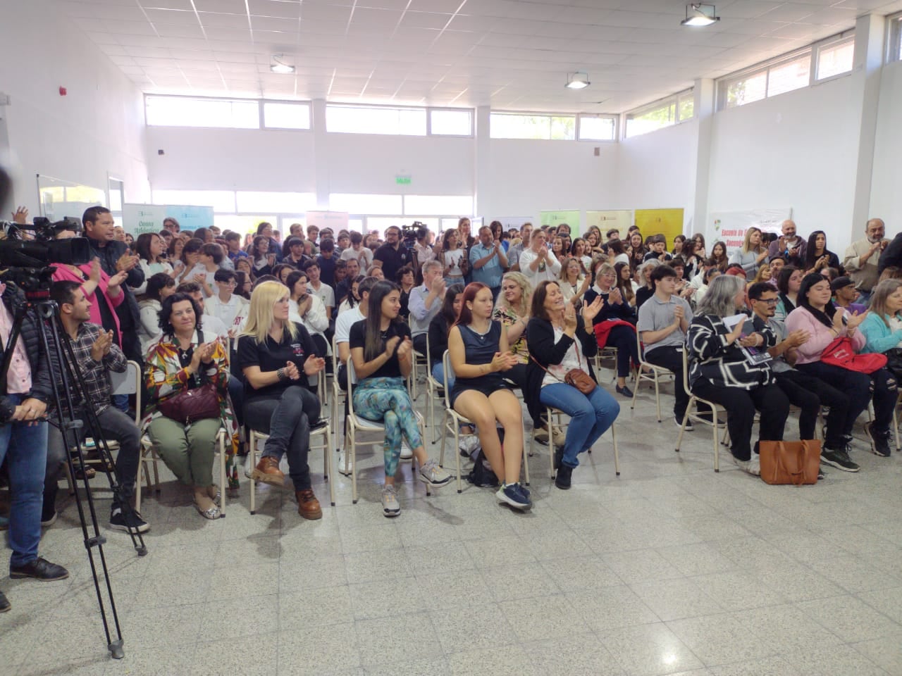 con la presencia de Alberto Sileoni, quedó inaugurado el edificio de la Escuela Secundaria Nº 9