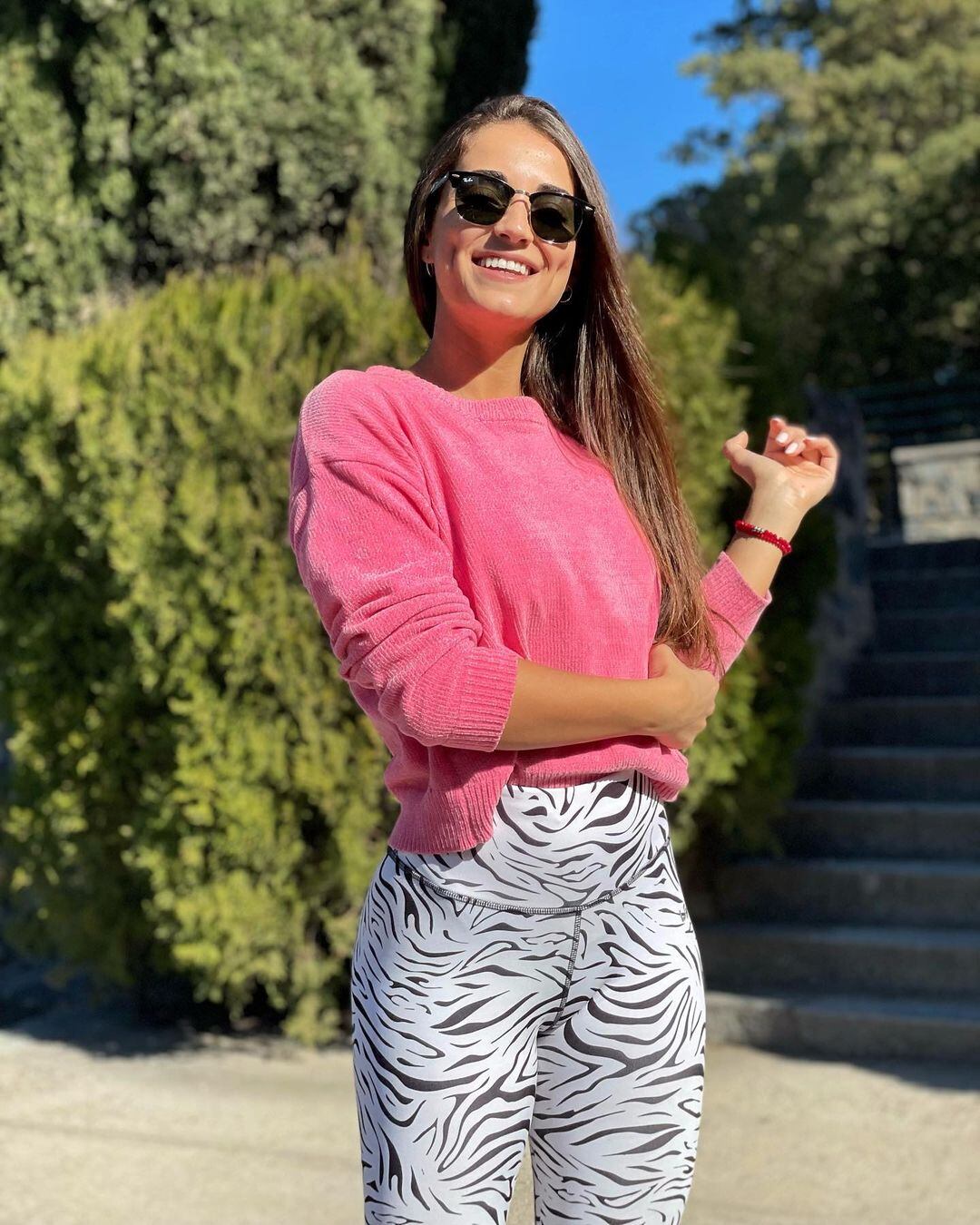 Espléndida como siempre, Gina se mostró sonriente y disfrutando un día a puro sol.