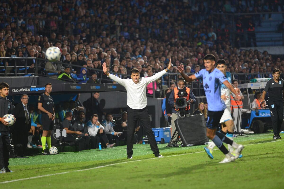 Juan Cruz Real, DT de Belgrano después perder por goleada ante Racing: “Quiero pedirles disculpas”