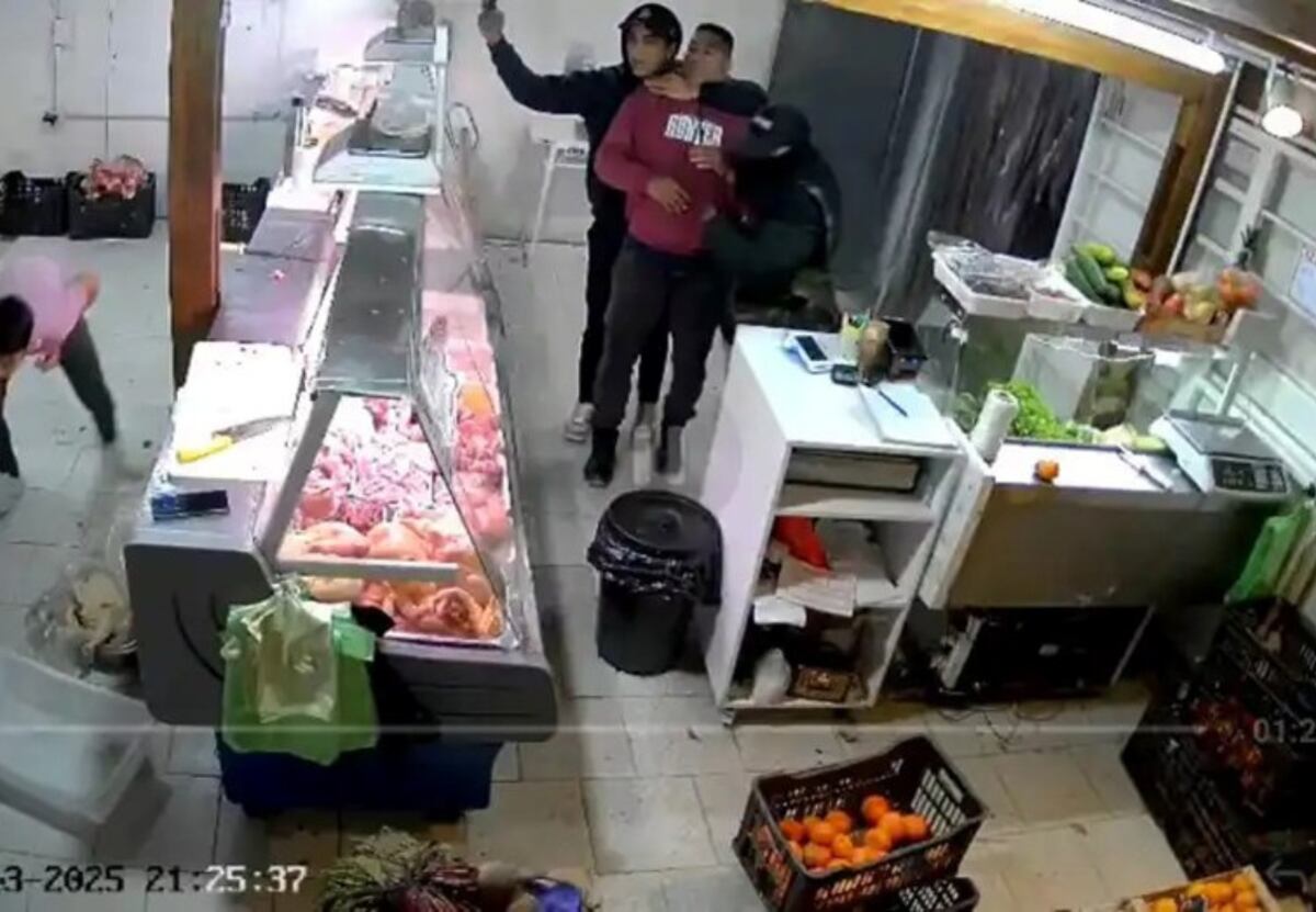 A los tiros: así ingresaron a robar a una carnicería en la ciudad de Córdoba
