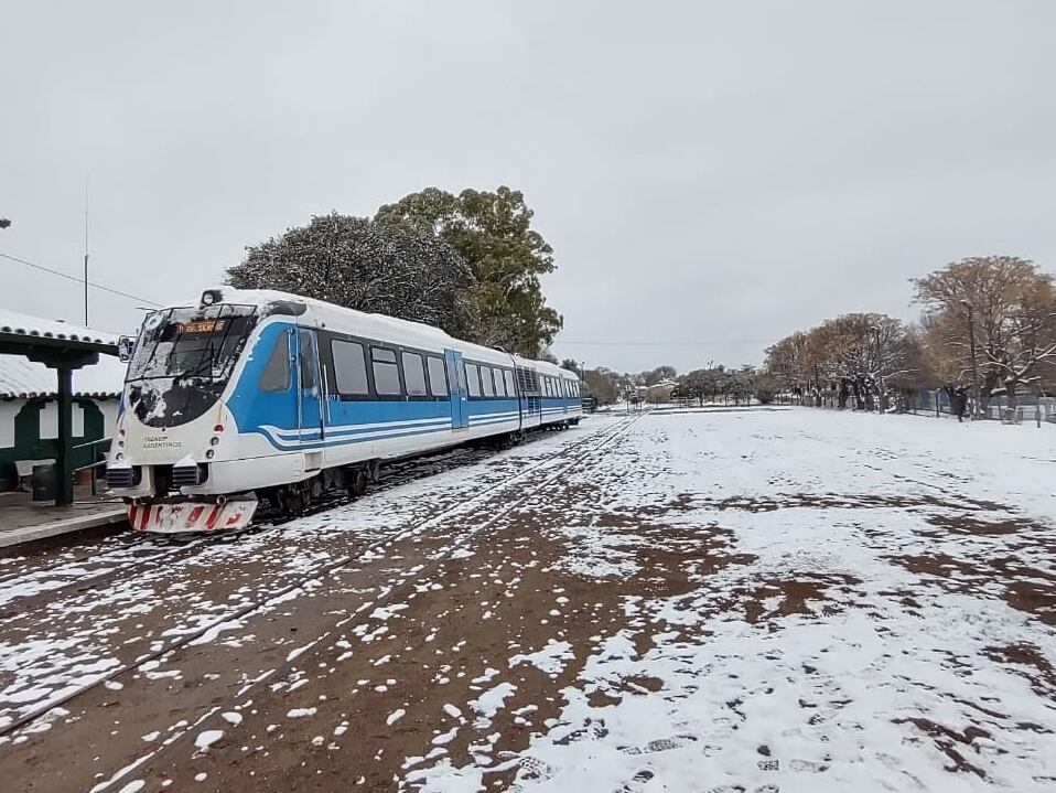 Localidad de Valle Hermoso, también disfrutó de ese "manto blanco" este miércoles.