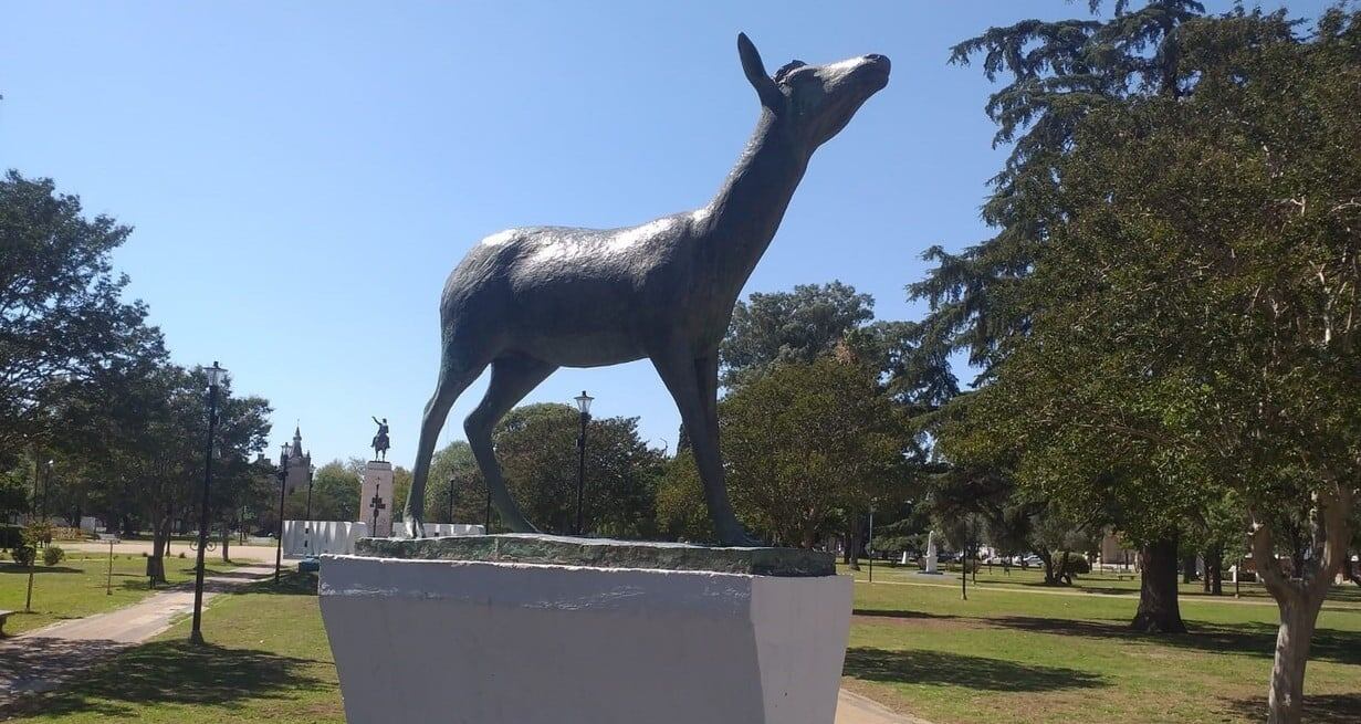 El monumento terminó mutilado por delincuentes