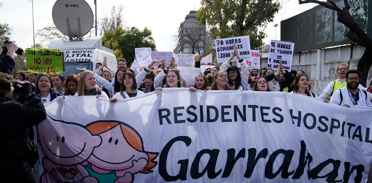 Cuánto ganará un médico residente del Garrahan tras el “aumento histórico” del 61%