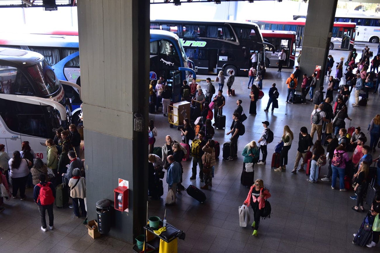 Gran movimiento de turistas. (Foto José Hernandez/La Voz)