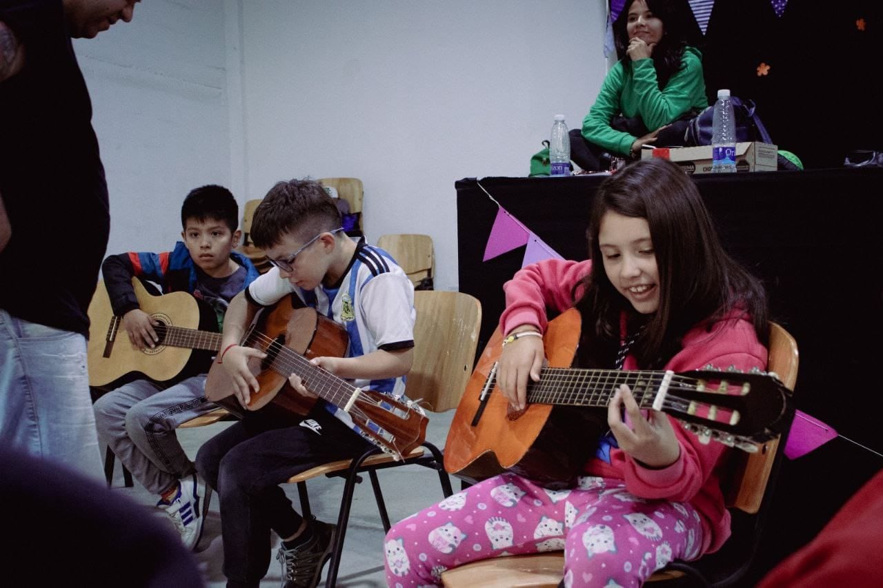 Comenzaron los talleres de guitarra en Ushuaia