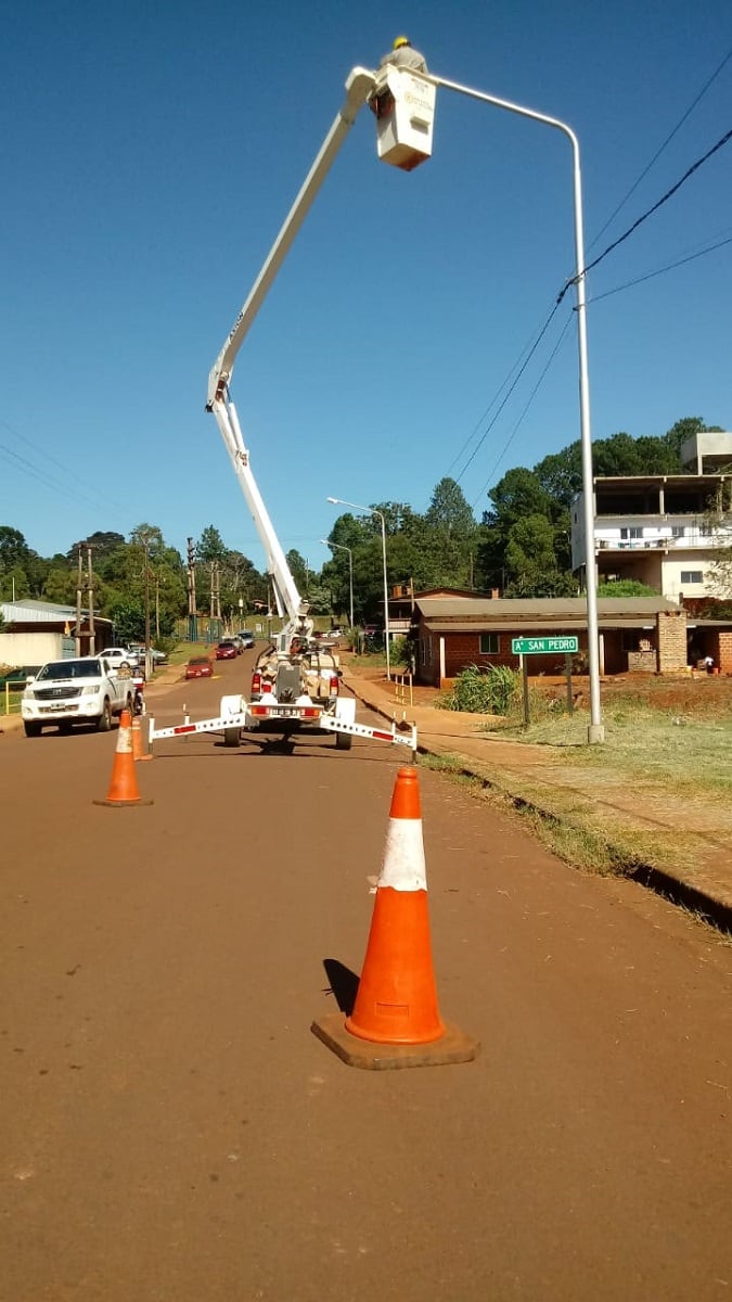 San Pedro: Energía de Misiones colocó luminaria LED