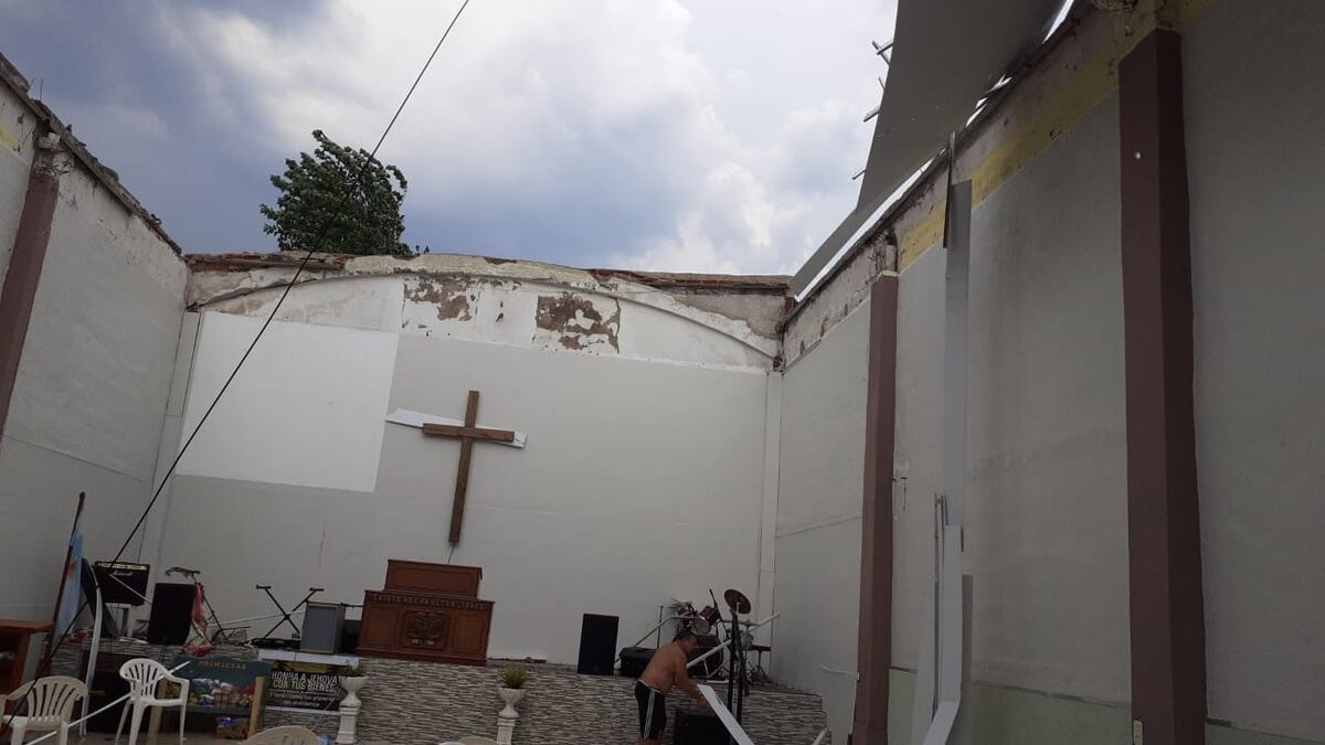 La cola de un tornado se llevó el techo de un Templo en Gualeguaychú