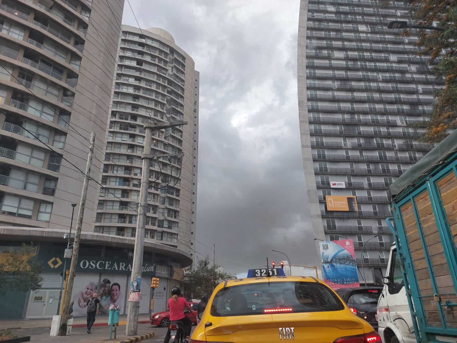 Intensas ráfagas de viento trajeron inconvenientes en Córdoba.