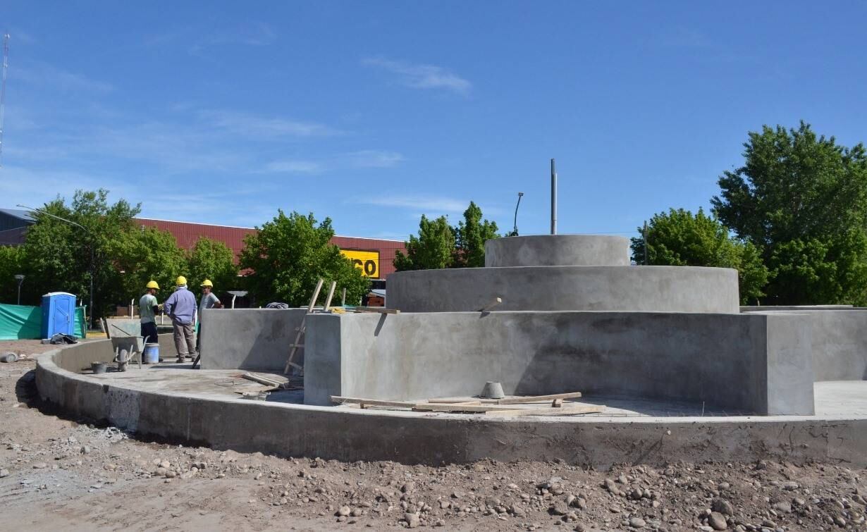 Obras en la rotonda de La Copa en San Rafael.