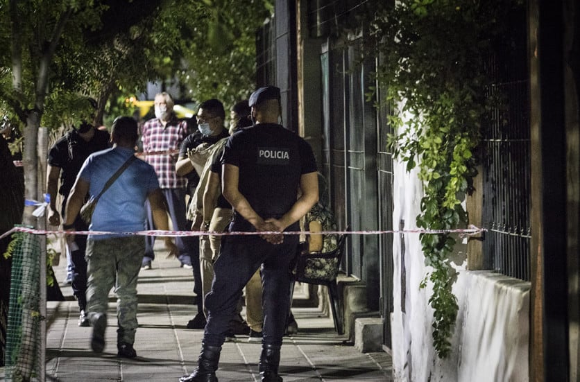 Hallaron una mujer calcinada en el patio de una casa en Ciudad.