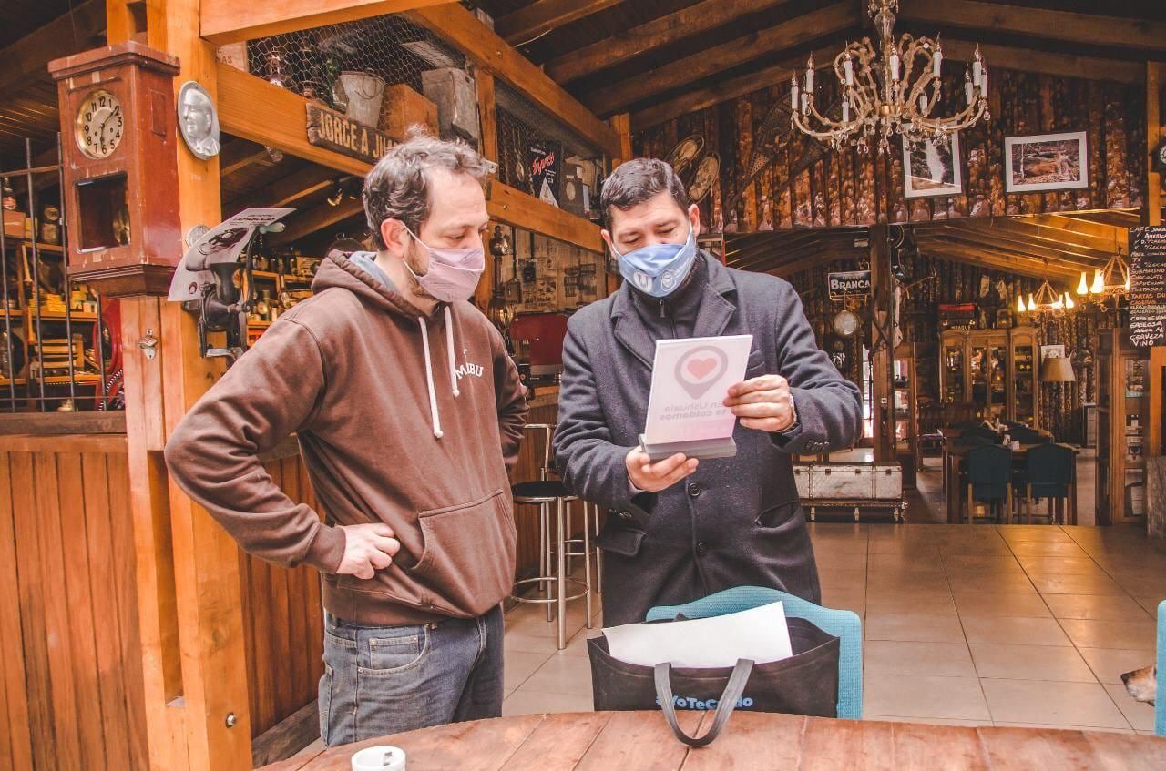 Conversando con prestadores turísticos gastronómicos de Ushuaia.