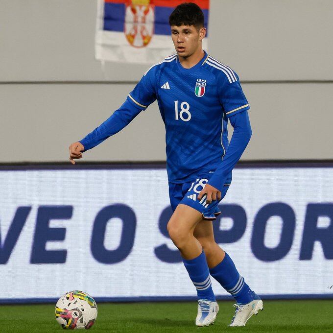 La pinta de crack de Bruno Zapelli, con la camiseta de Selección juvenil de Italia.