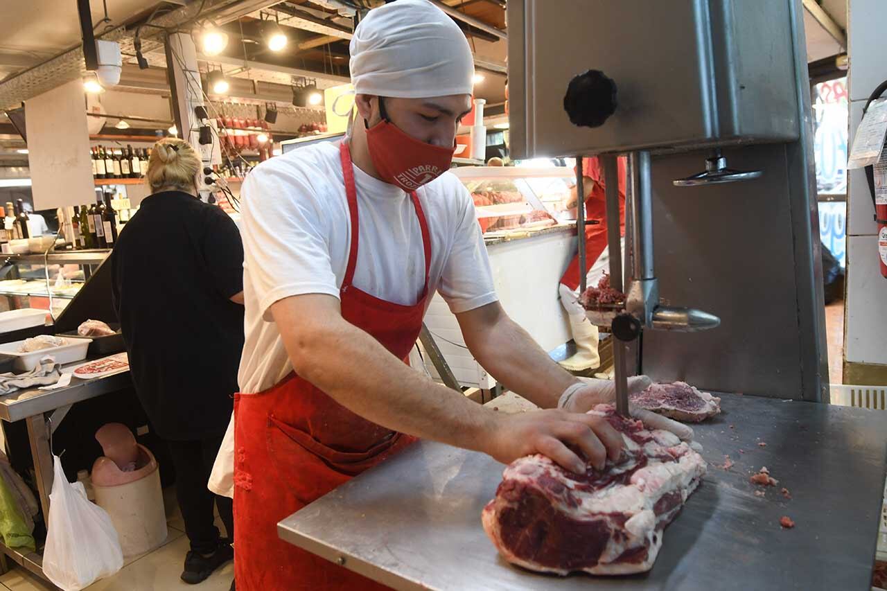 Por el alto costo que tienen los cortes de carne, bajó el consumo y en las carnicerias se nota la disminución de compras
 Foto: José Gutierrez/ Los Andes 