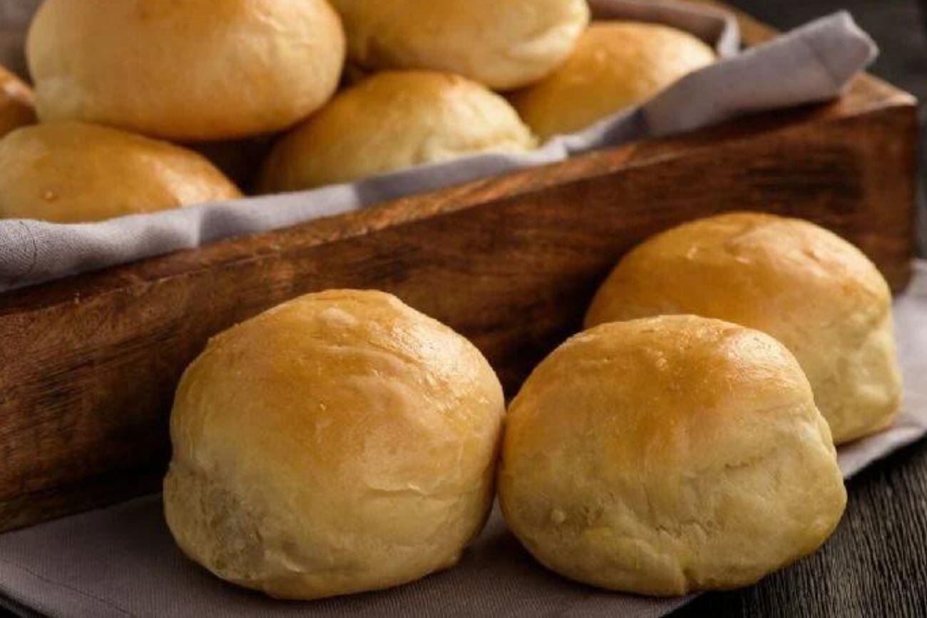 Una receta rica y fácil: el paso a paso para preparar el mejor pan de cebolla