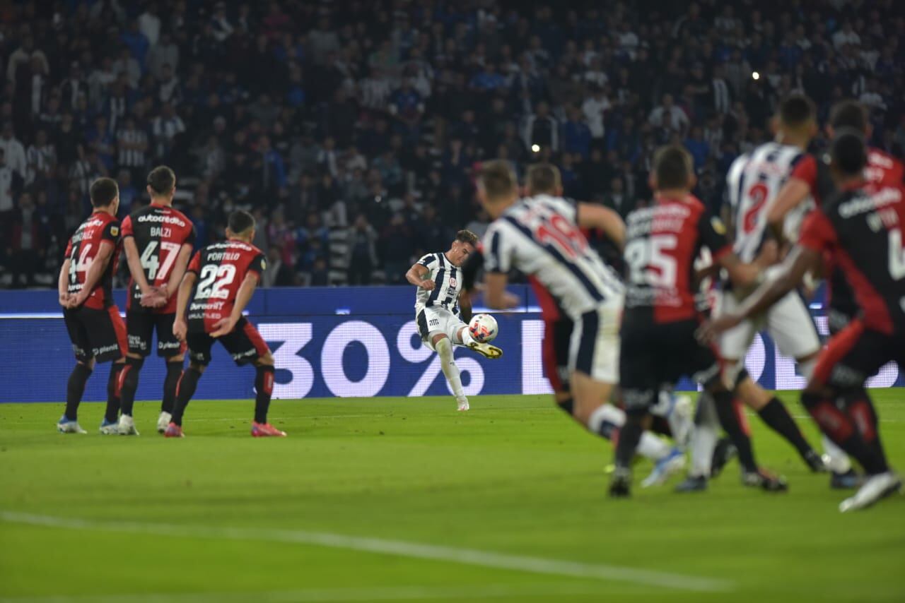 Talleres enfrentando a Newell's por la tercera fecha de la Liga Profesional en el estadio Mario Alberto Kempes. (Facundo Luque / La Voz)