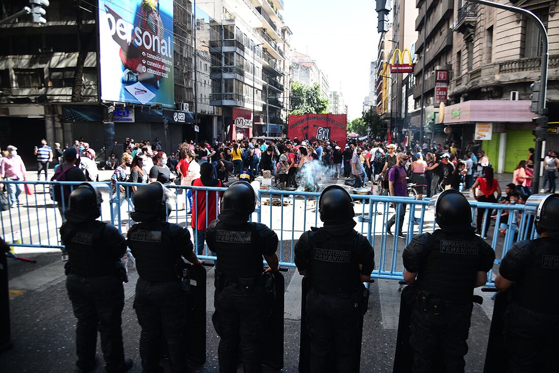 Corte de calles y puentes.