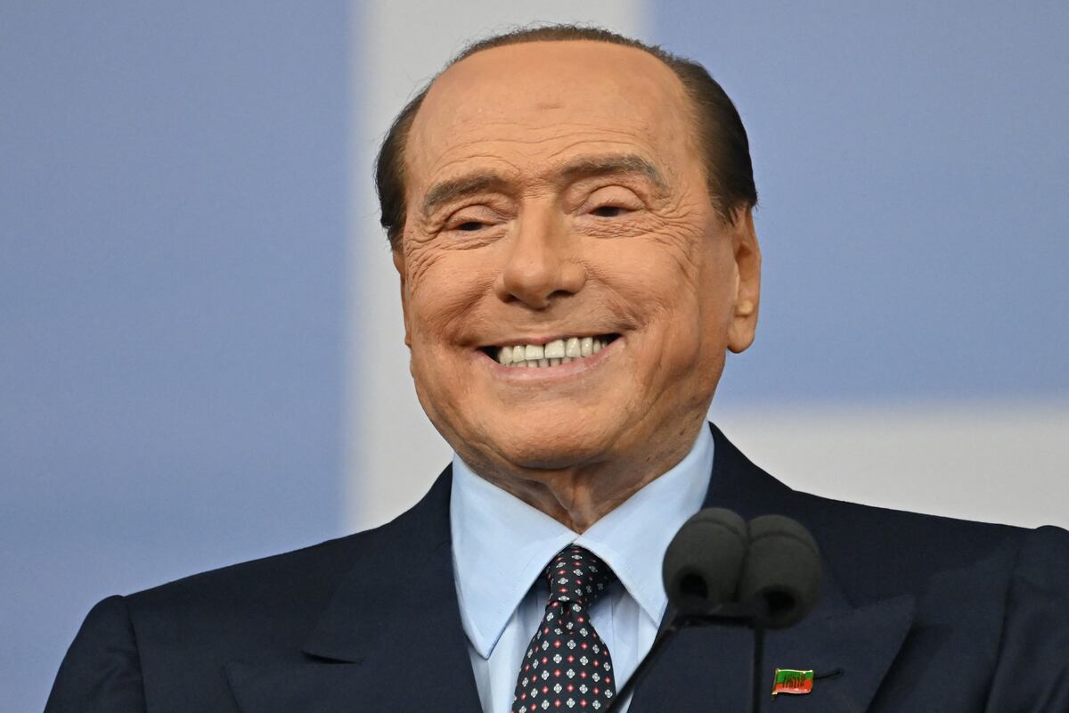 Silvio Berlusconi tiene leucemia y debió ser internado en terapia intensiva: “Voy a superarlo”