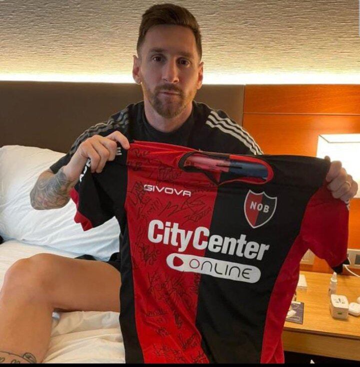 Lionel Messi con la camiseta de Newell's