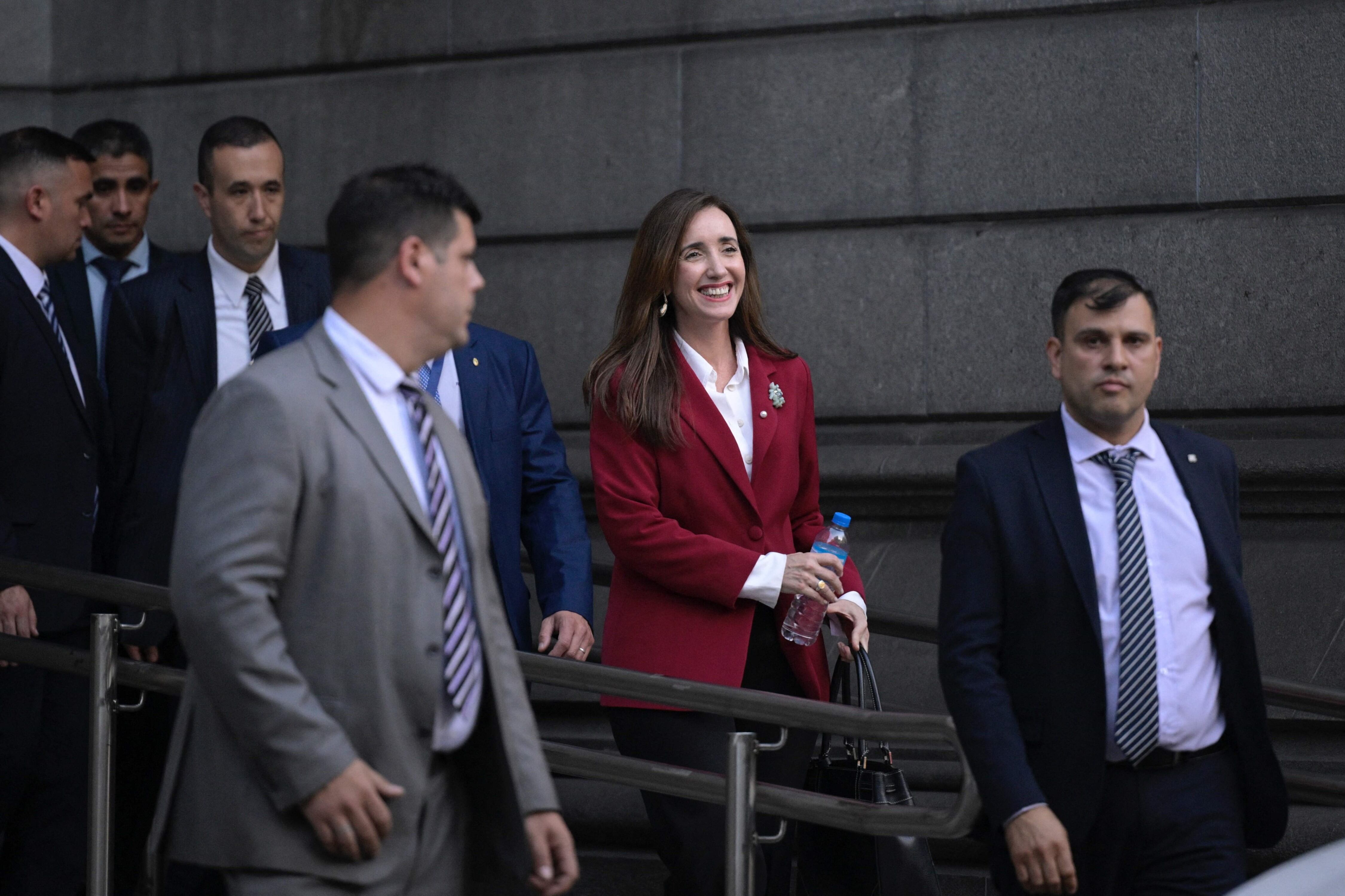 Victoria Villarruel, saliendo de la reunión.