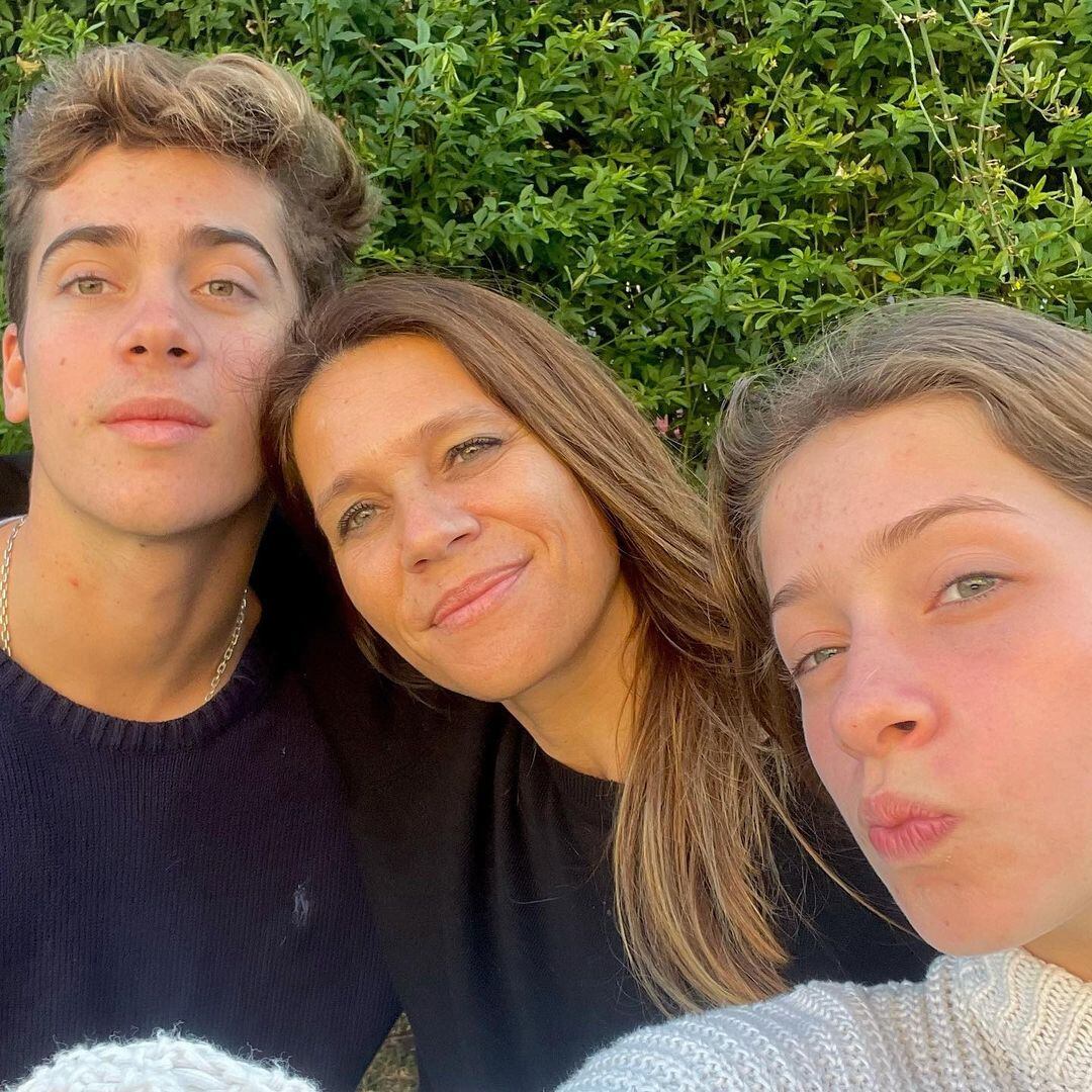 Franco con su mamá y su hermana.