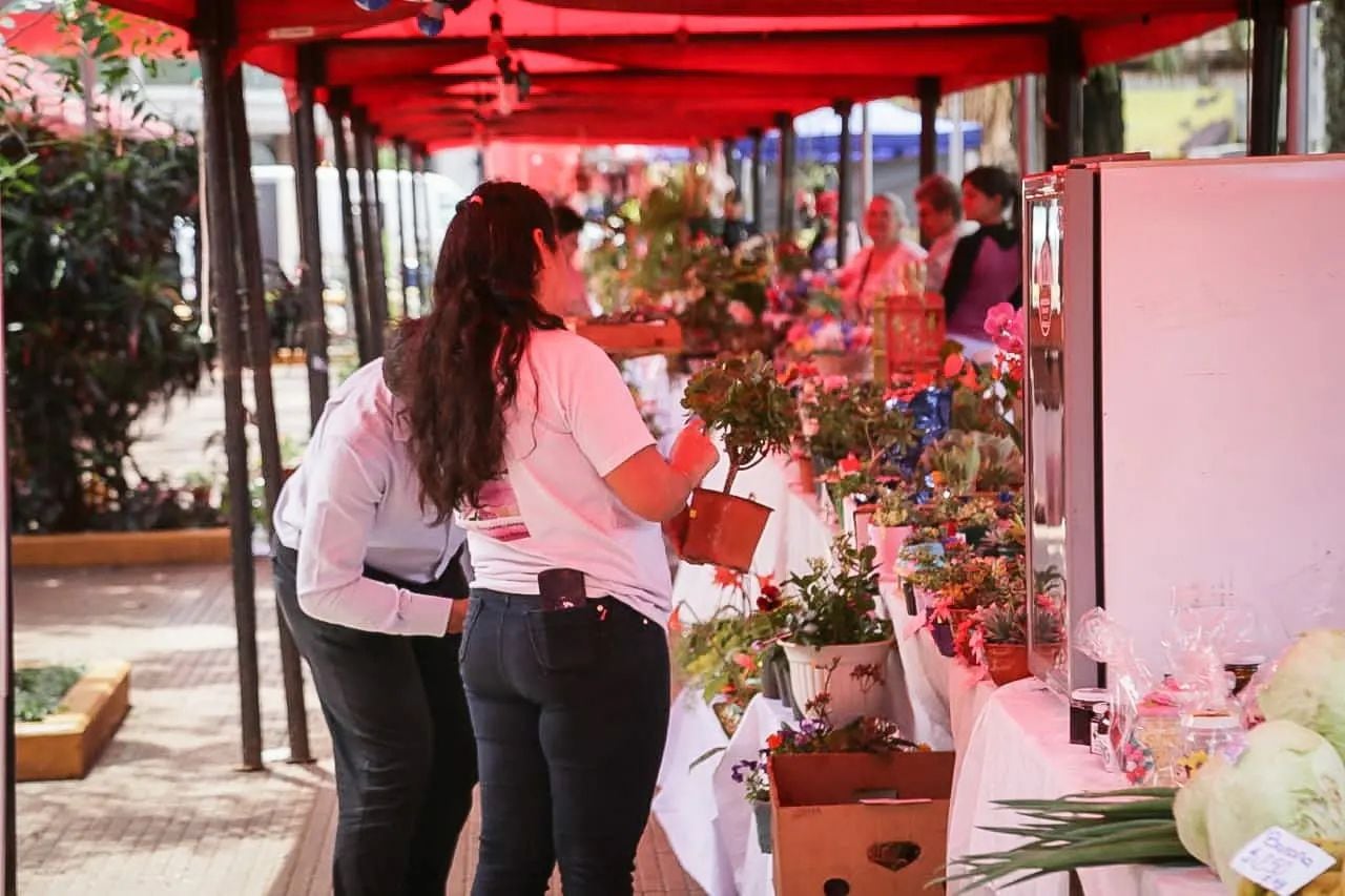 Se realiza una edición especial de la feria Eldorado Produce por el Día de la Madre.