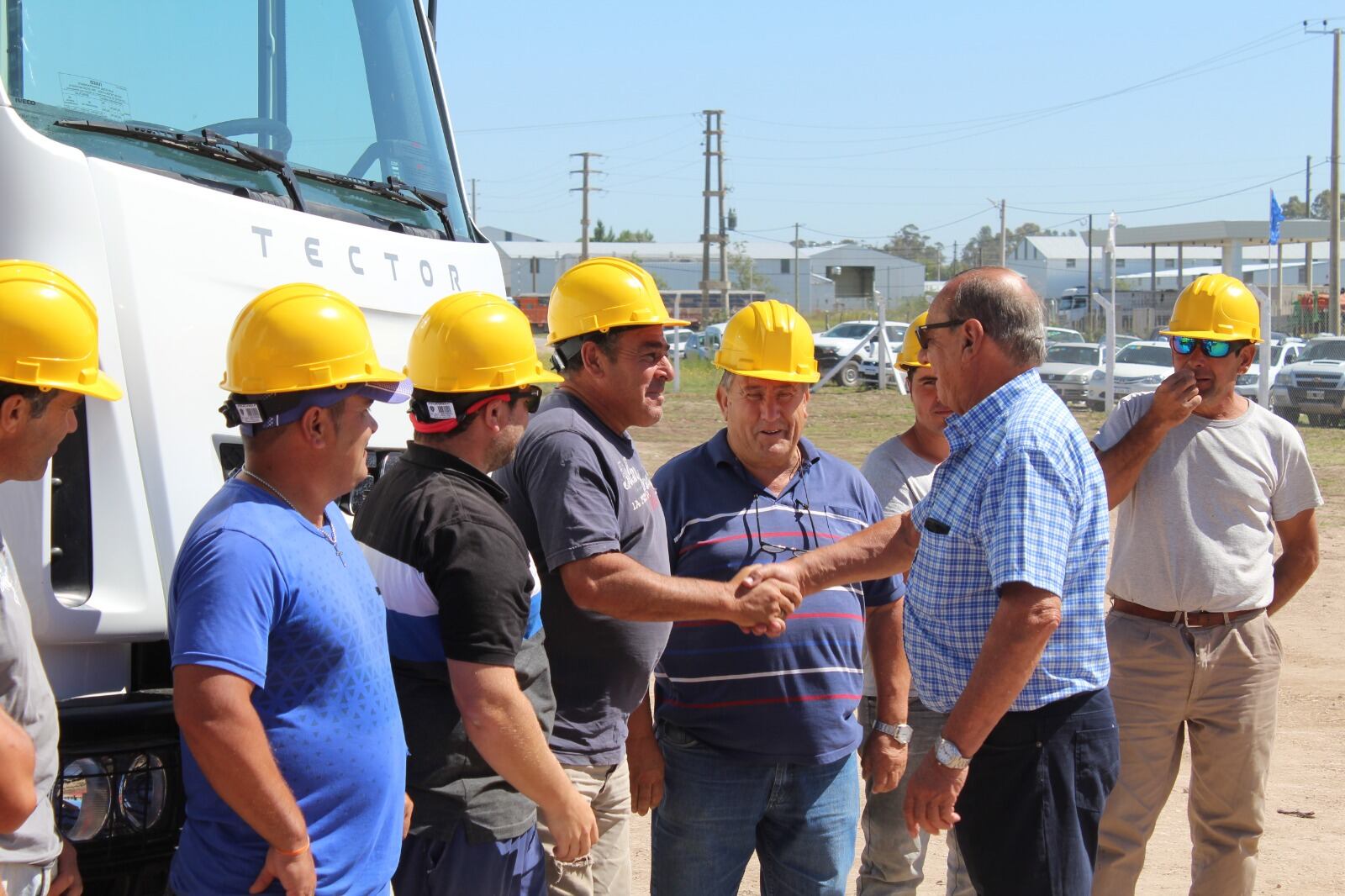 Tres Arroyos, el intendente Carlos Sánchez inaugura la hormigonera municipal