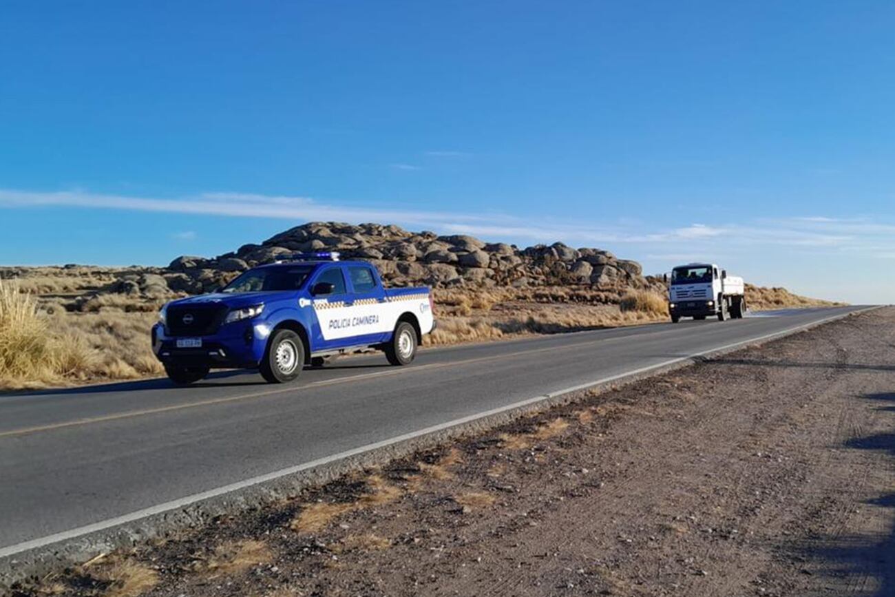 La Policía Caminera cortó el tránsito en la ruta de las Altas Cumbres (Gentileza Policía Caminera).