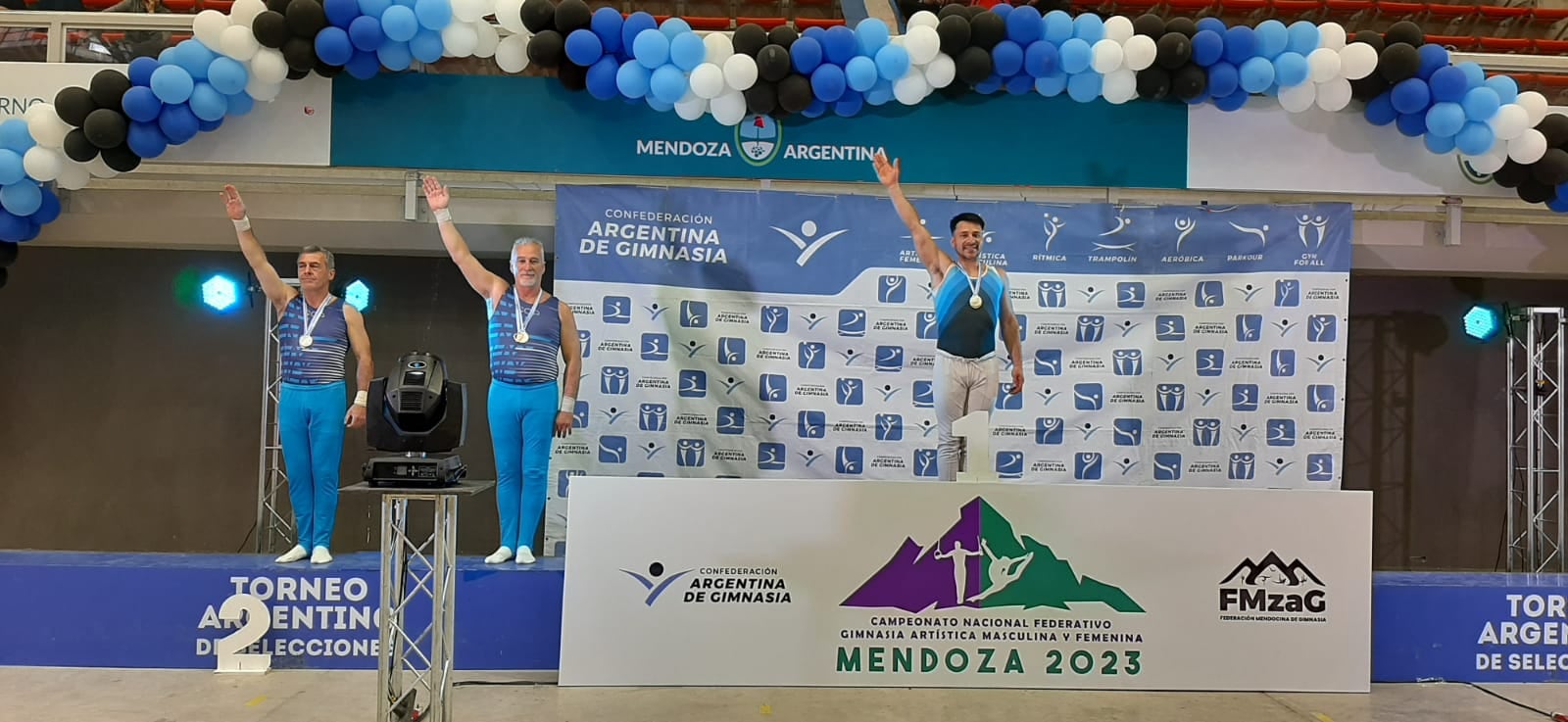 Oscar Sandrín, gimnasta de 63 años con medalla en un Nacional.