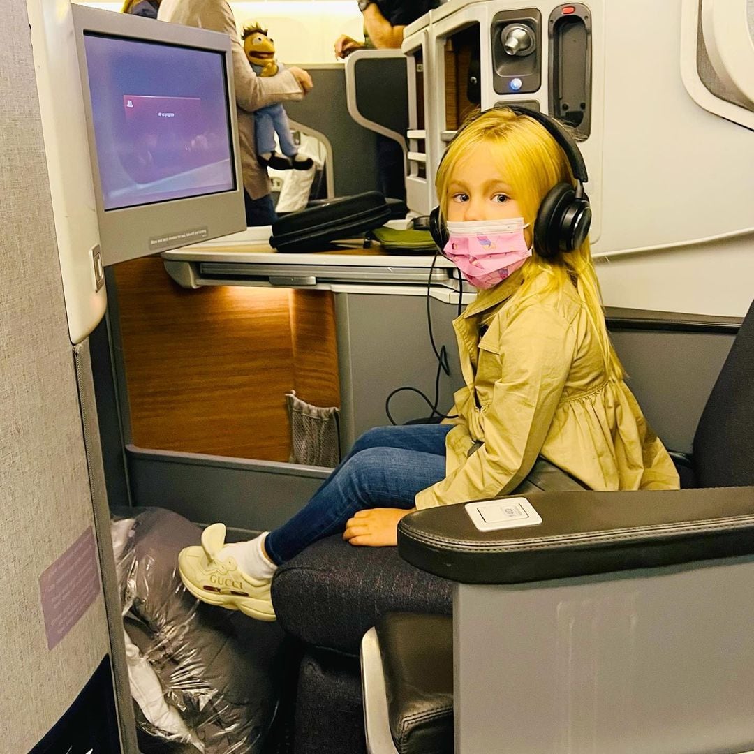 Matilda, la hija de Luciana Salazar, lució sus zapatillas Gucci.