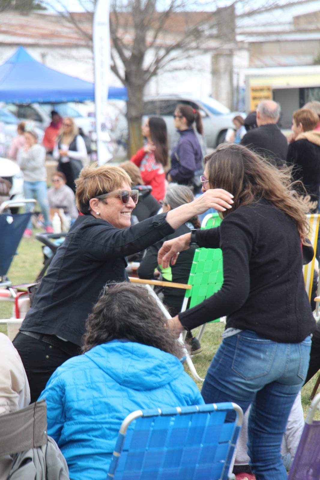 Claudia Cittadino y el equipo del Movimiento Vecinal en la Fiesta del Mate y la Torta Frita