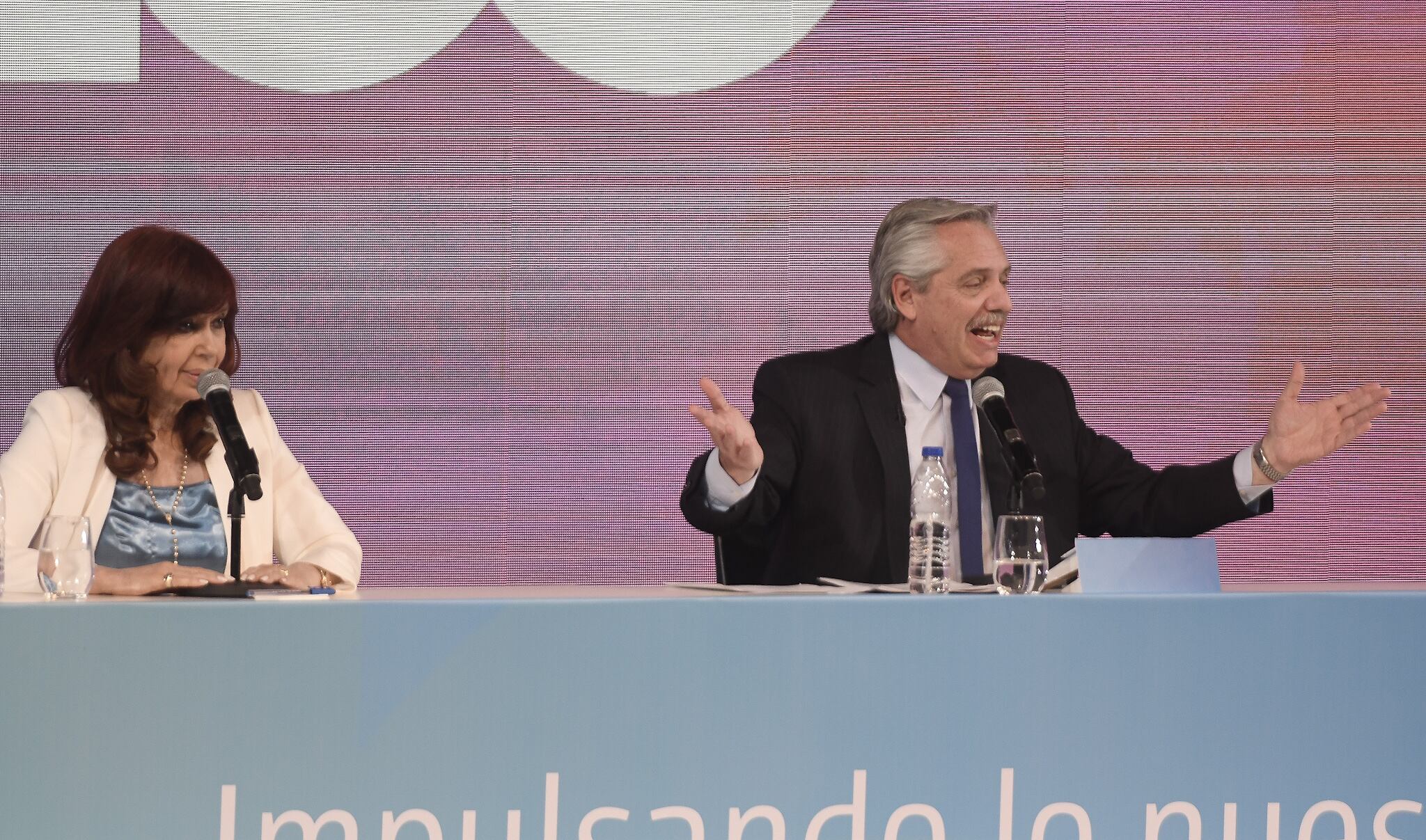 Alberto Fernández junto a Cristina Kirchner en el acto de YPF. Foto Federico López Claro