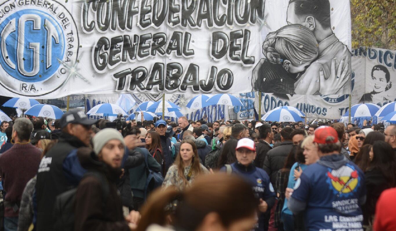 Marcha de la CGT el 1° de mayo contra las políticas de Milei. Foto: Clarín