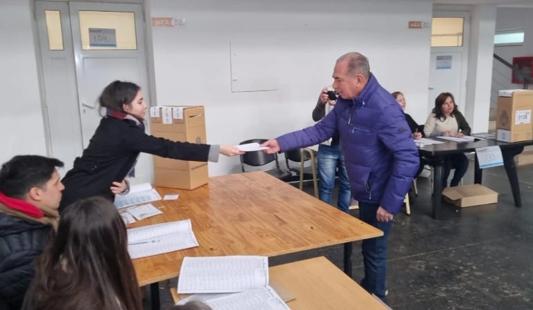 Elecciones PASO 2023: el intendente “Lalo” Stelatto emitió su voto.